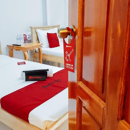 Reddoorz Near Ramiro Community Hospital Hotel Totolan Eksteriør billede