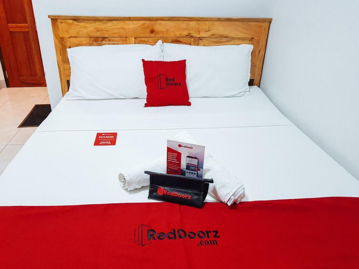 Reddoorz Near Ramiro Community Hospital Hotel Totolan Eksteriør billede